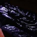 全身汗でテカる身動きしない女｜全身を包み込むボディパッケージのシルエットに興奮変態フェチ動画