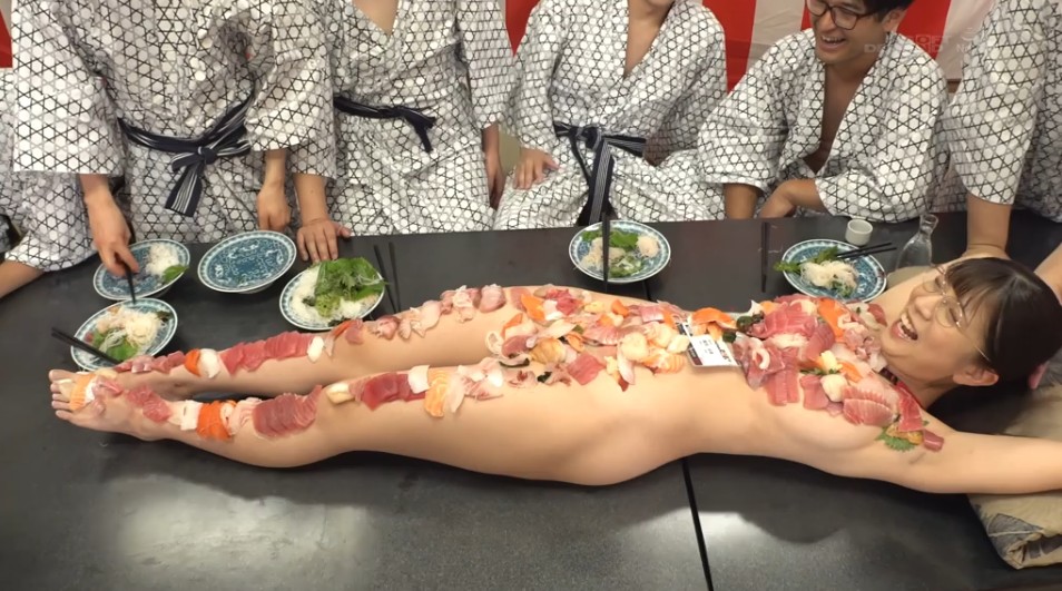 刺身女体盛りメッシー