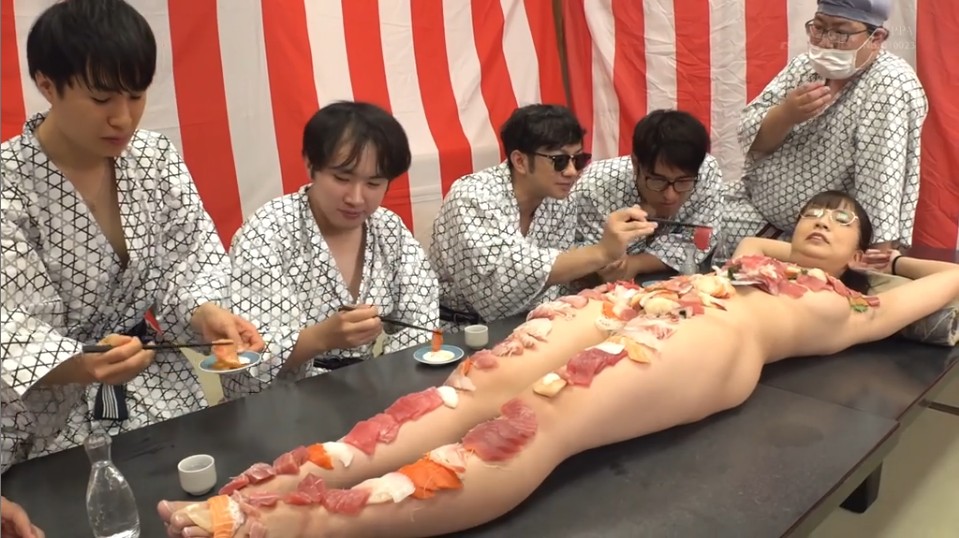 刺身女体盛りメッシー