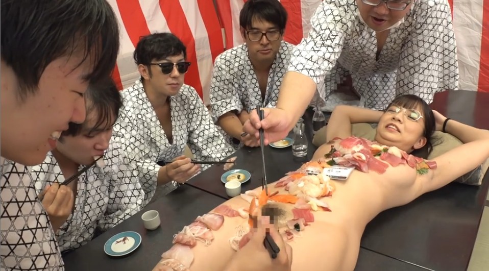 刺身女体盛りメッシー