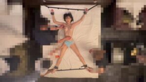 天井視点X字磔状態完全拘束|両手両足しっかりと固定され抵抗できない女の全身姿を見て興奮変態フェチ動画