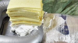生クリームに顔面生き埋めマミー完全拘束|呼吸制御身動きできない女が苦しむ変態フェチ動画