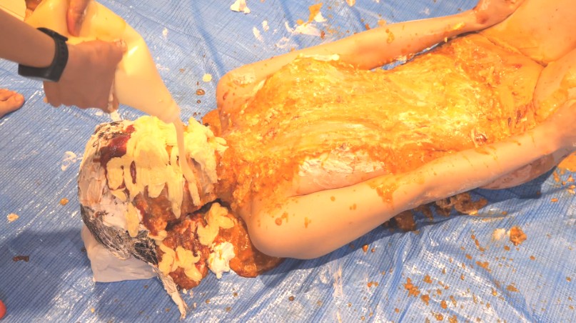 全身食材ぶっかけ女体盛りメッシー