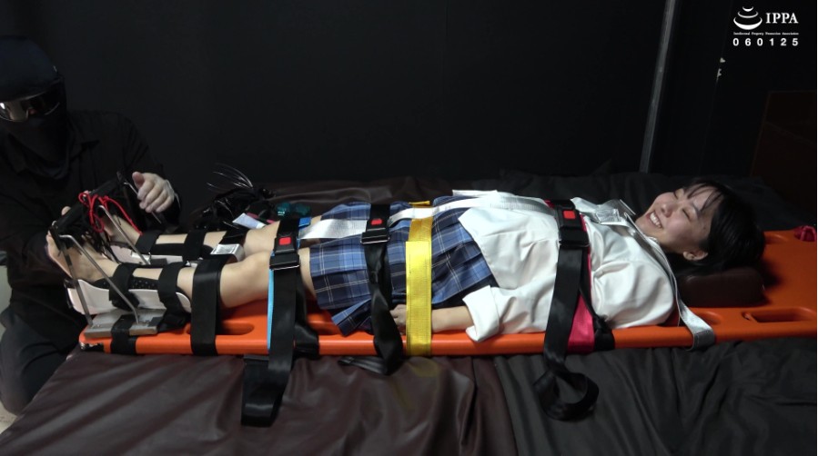 ガリバーのように押さえつけ全身完全拘束