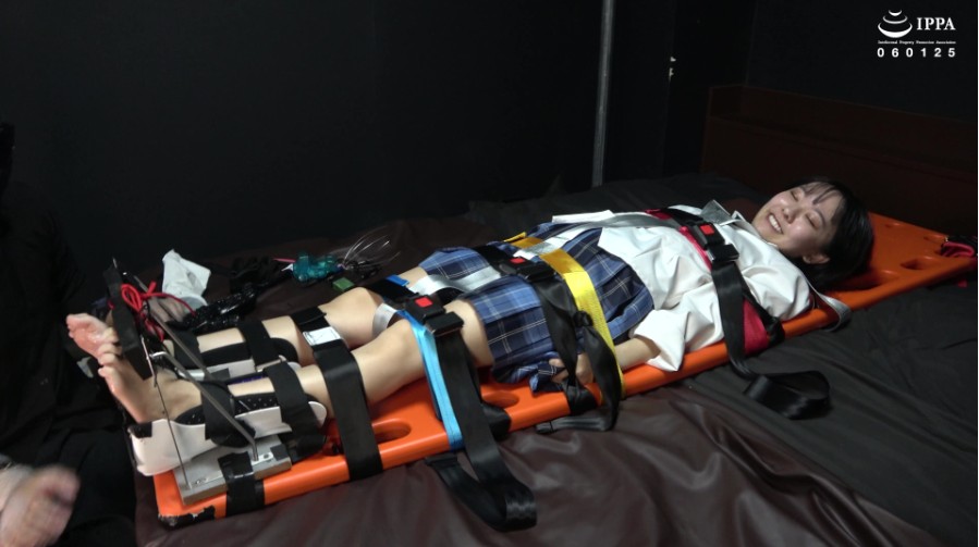 ガリバーのように押さえつけ全身完全拘束