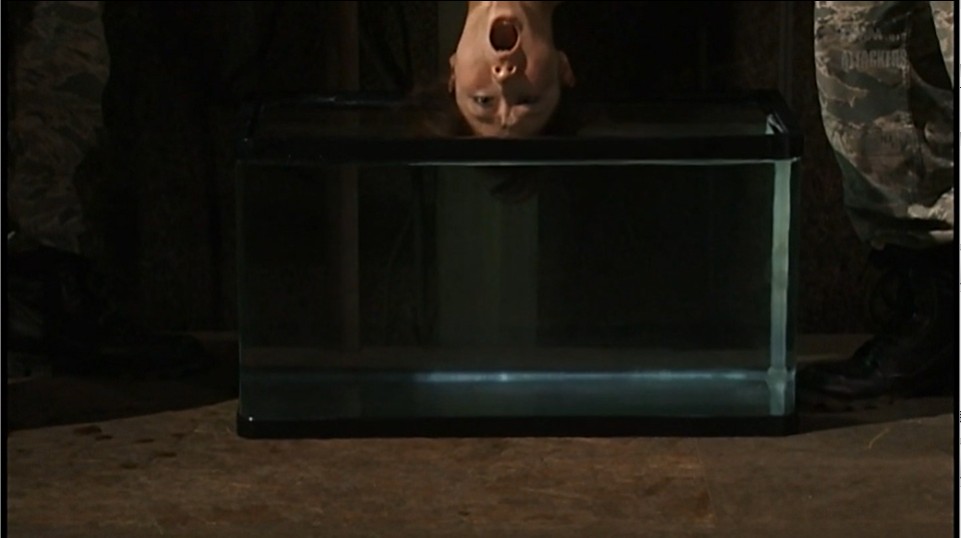 逆さ完全拘束吊り上げ水責め呼吸制御拷問